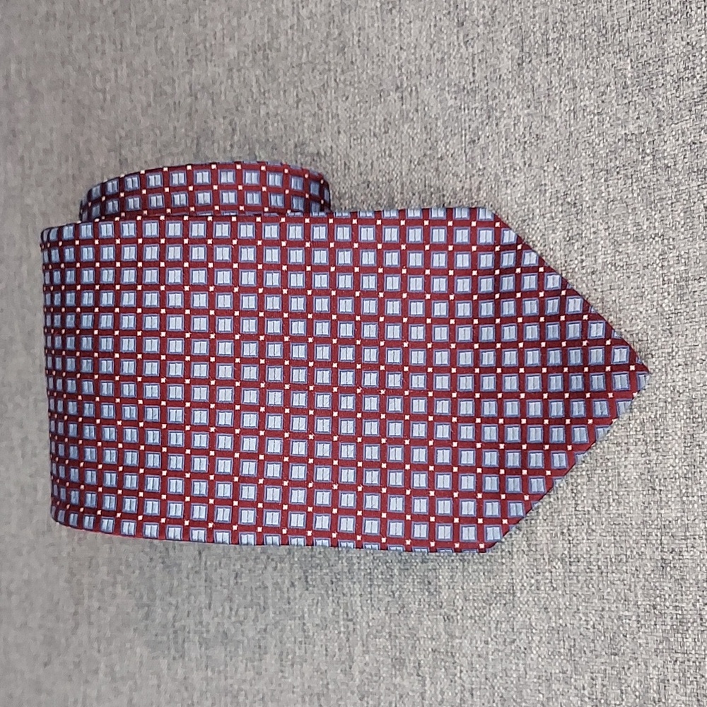 Vintage Tommy Hilfiger Burgundy Lt Blue 100% Silk Geometric Micro Pattern Tie